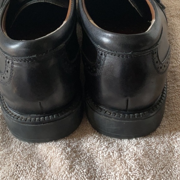 Dockers Black Leather Oxfords with Wingtip Design - Picture 2 of 9